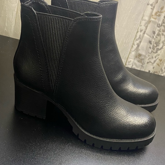 Mia Chelsea Black womens Boot Size 8 - Picture 1 of 6